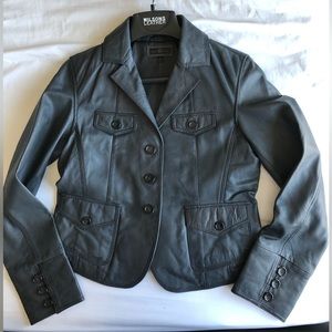 Vintage 90s Wilson’s Leather Jacket size L but runs M
